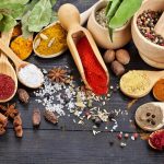 Mi segít a csontok erősítésében: 10 kalciumban gazdag gyógynövényt és