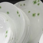 Mi történik, ha nem húzza le azonnal a matricákat az új edényekről: a makacs foltok kémiája mi-tortenik-ha-nem-huzza-le-azonnal-a-matricakat-az.jpg